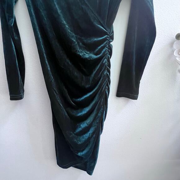 Guberry Women's V-Neck Velvet Ruched Long Sleeve Green Mini Cocktail Dress Small - Picture 3 of 8
